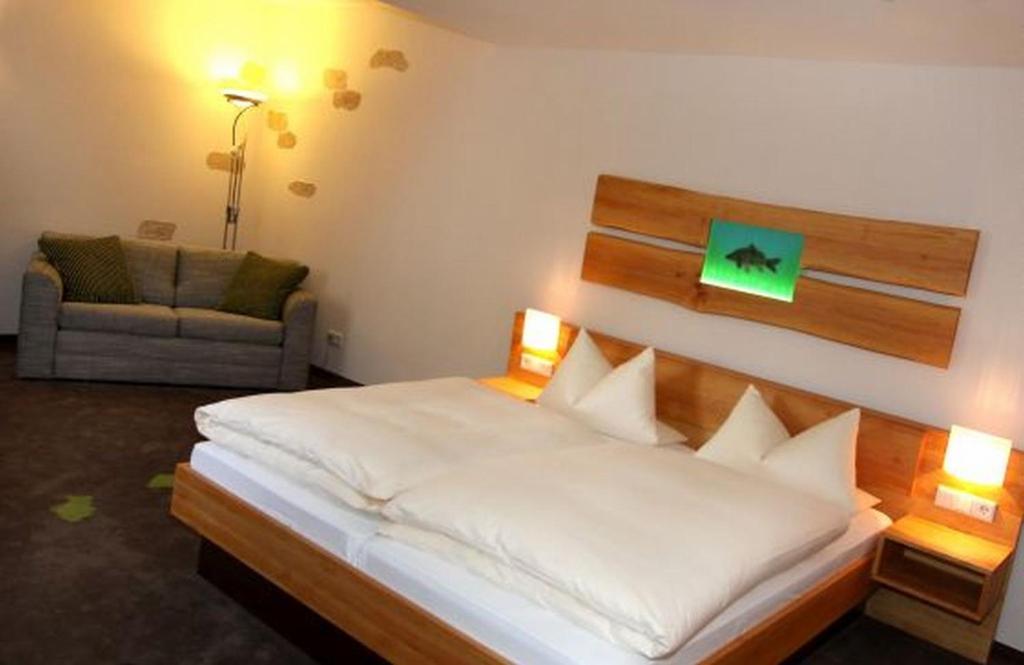 Karpfenhotel & Herrenhaus Im Gasthaus Sindel-Buckel Feuchtwangen Habitación foto